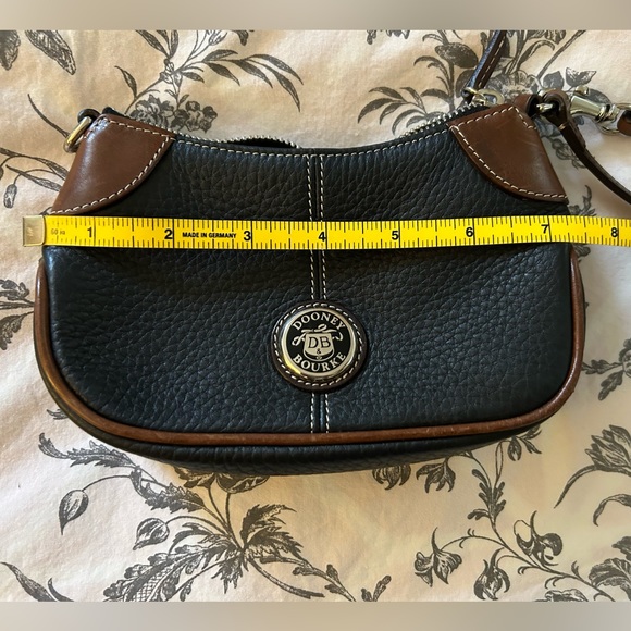 Vintage Dooney & Bourke pebbled leather wristlet very good condition - Picture 6 of 8